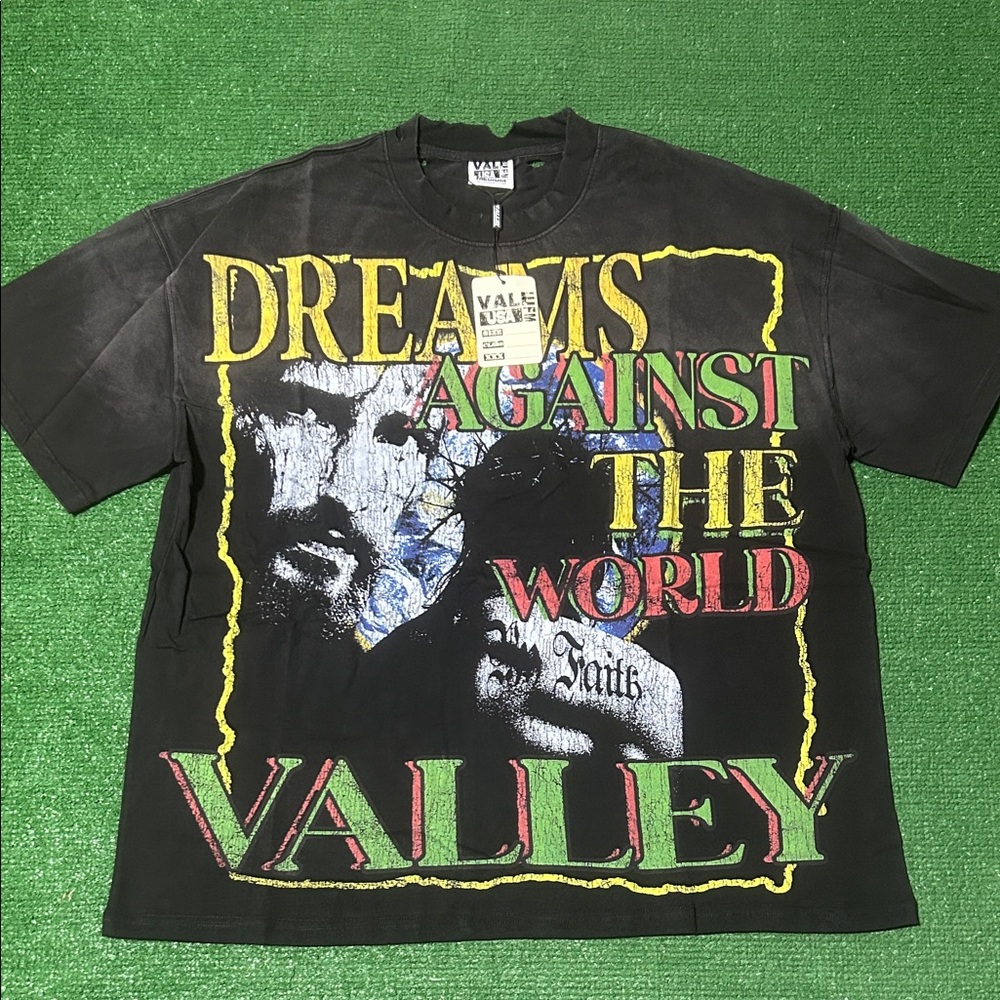 Valley dreams against the world tee size M
